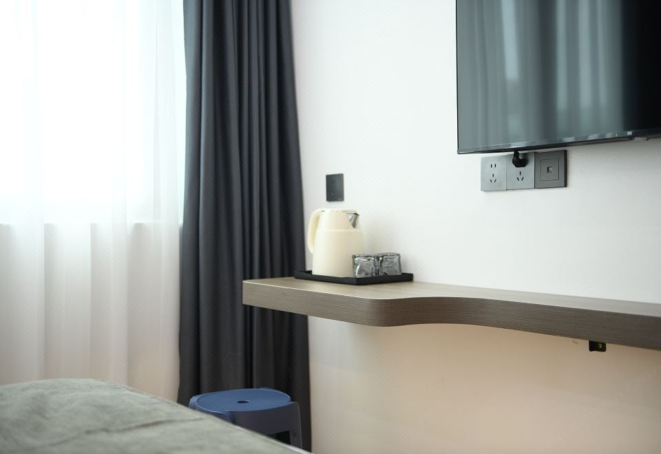 Xiamen Luke Hotel (Xiamen North Station)Elegant Queen Room