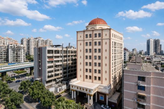 Edinburgh International Exhibition Hotel (Xiamen Railway Station Wolongxiaocheng BRT Station Branch)