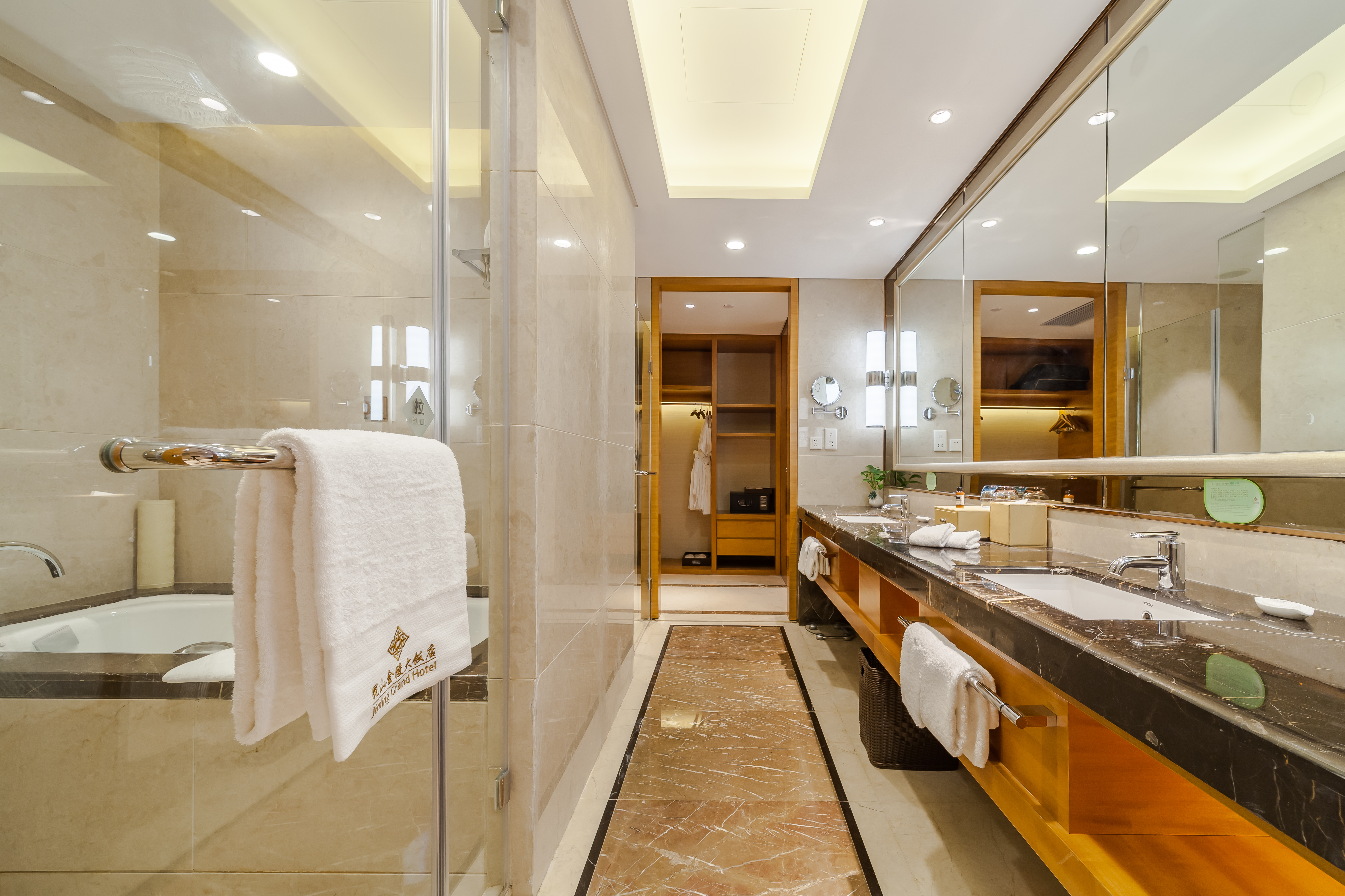 金陵豪华大床房