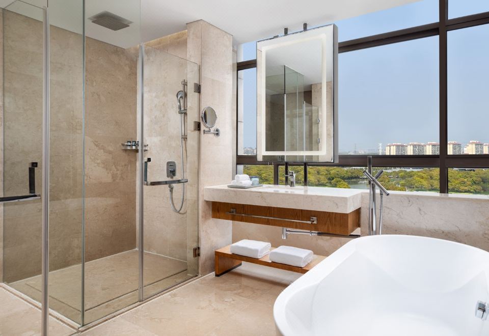 Four Points by Sheraton Shanghai KangqiaoExecutive Suite