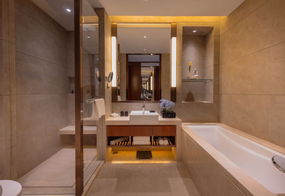 Oakwood Premier TongluStudio Deluxe King