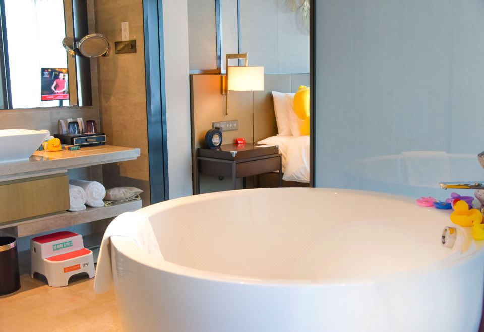 豪华房（超大床+海沧大桥景观+小童主题）