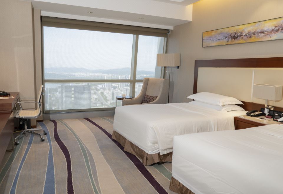 皇冠高级湖景双床房