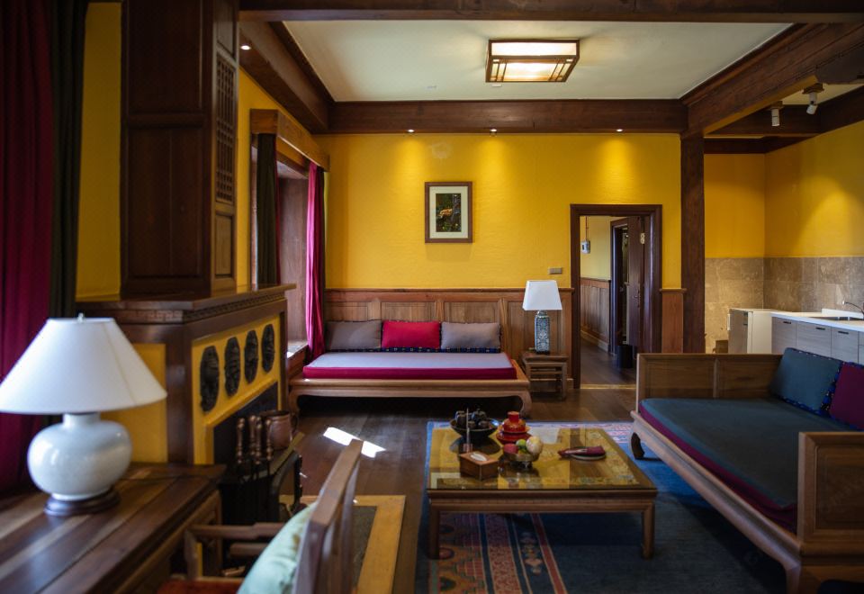 Songtsam Shangri-la LinkaDeluxe Suite