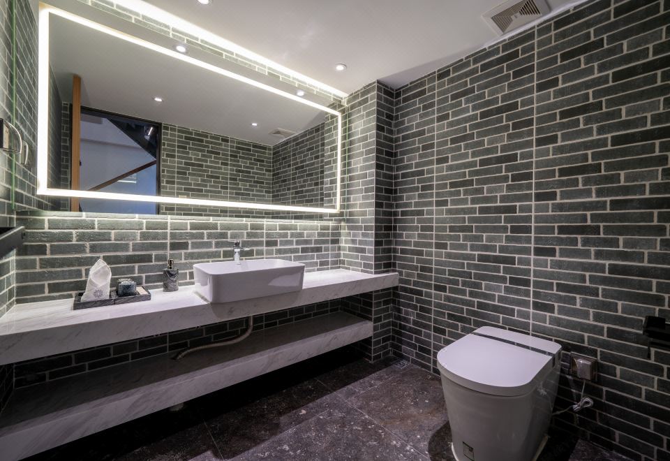 Floral Hotel·Yinlu hotel  (Huitong Ancient Village Shop, Tangjiawan Town, Zhuhai)Pinming Ge Loft Suite With Separate Living Room