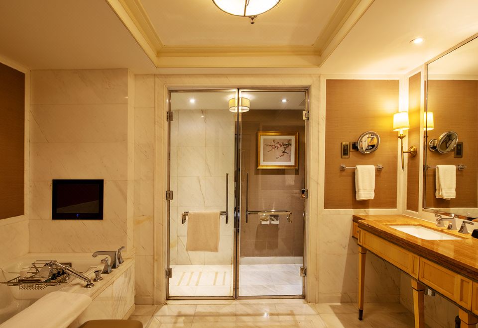 经典大床客房（乾湿分离，电动马桶）