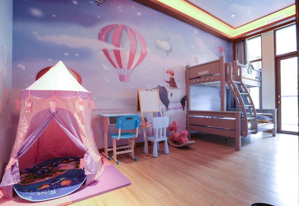 亲子多床套房-二房三床卡通主题-景观阳台-独立浴缸