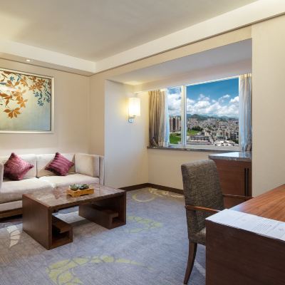 單卧套房帶起居室-禁煙 廣州中心皇冠假日酒店優惠