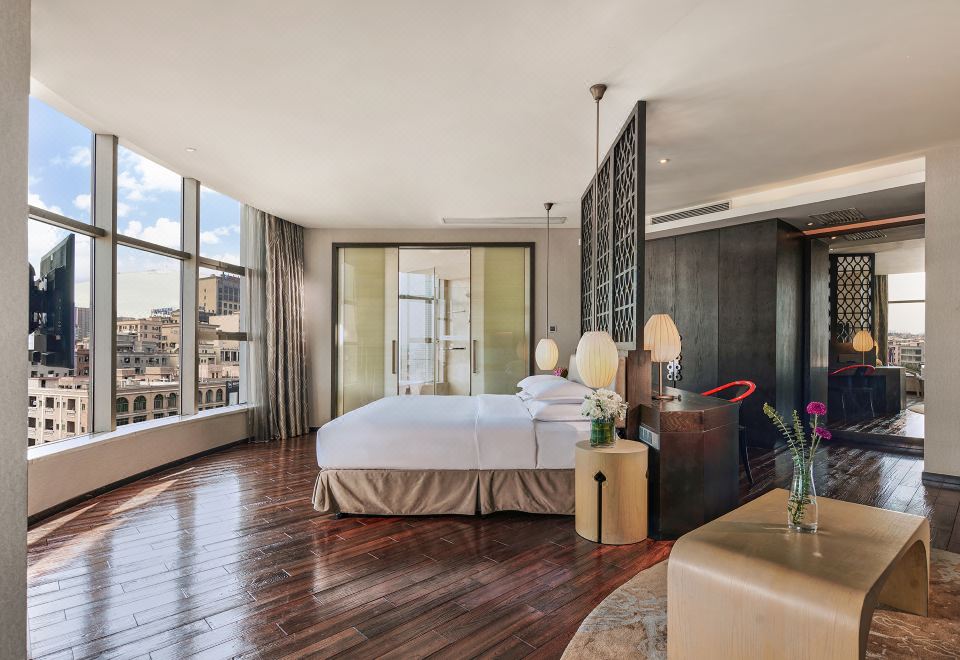 Deluxe 270 ° Panoramic View Suite With Zero-Pressure Sleep