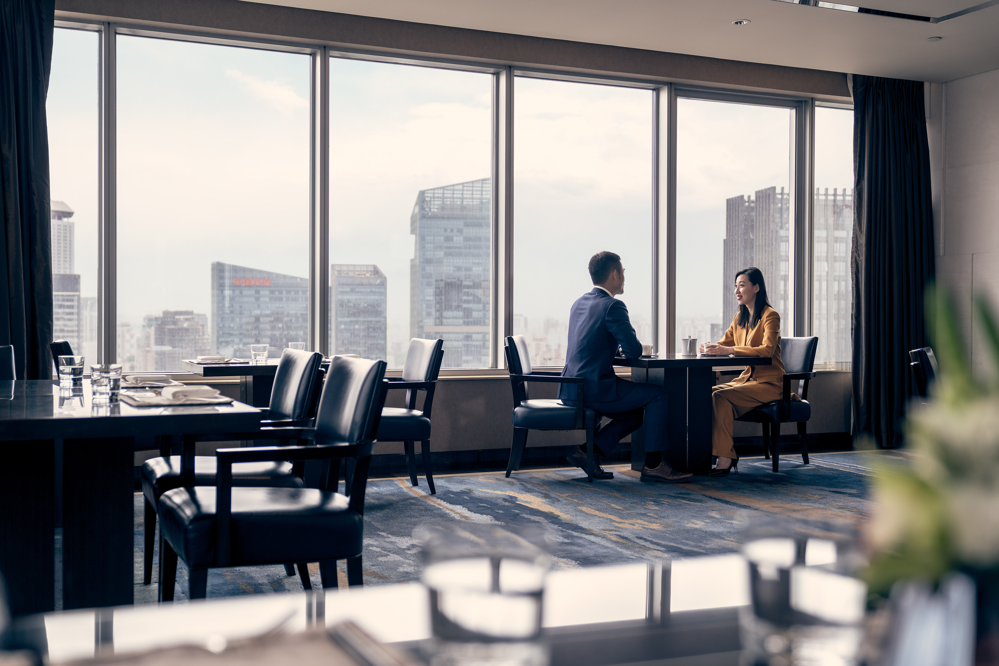 行政河景大床房