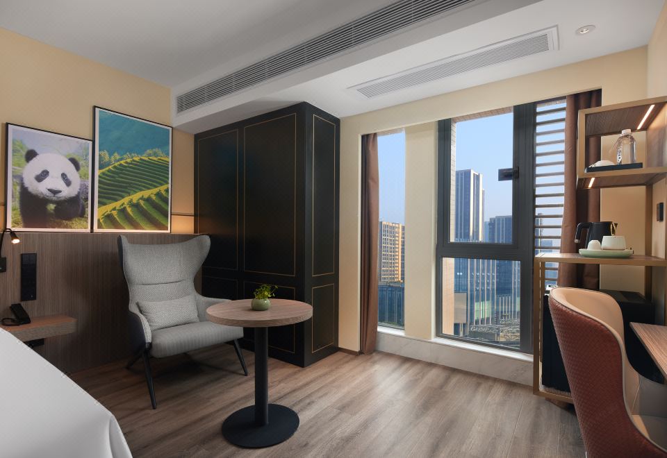 高級大床房（65寸可投屏+小冰箱＋加熱毛巾桿）