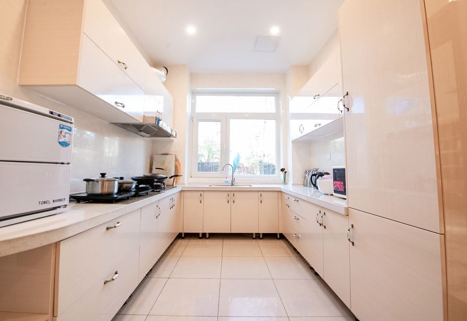 白宫（私人KTV+泳池+独立厨衞+汤泉泡池）