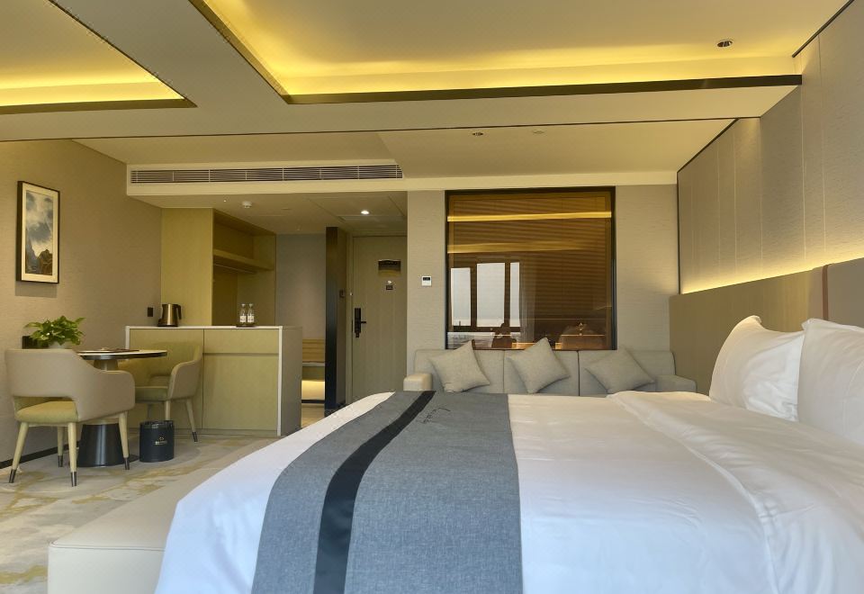 Dejin Garden Hotel (Shenzhen International Convention and Exhibition Center)Deluxe Queen Bed Room