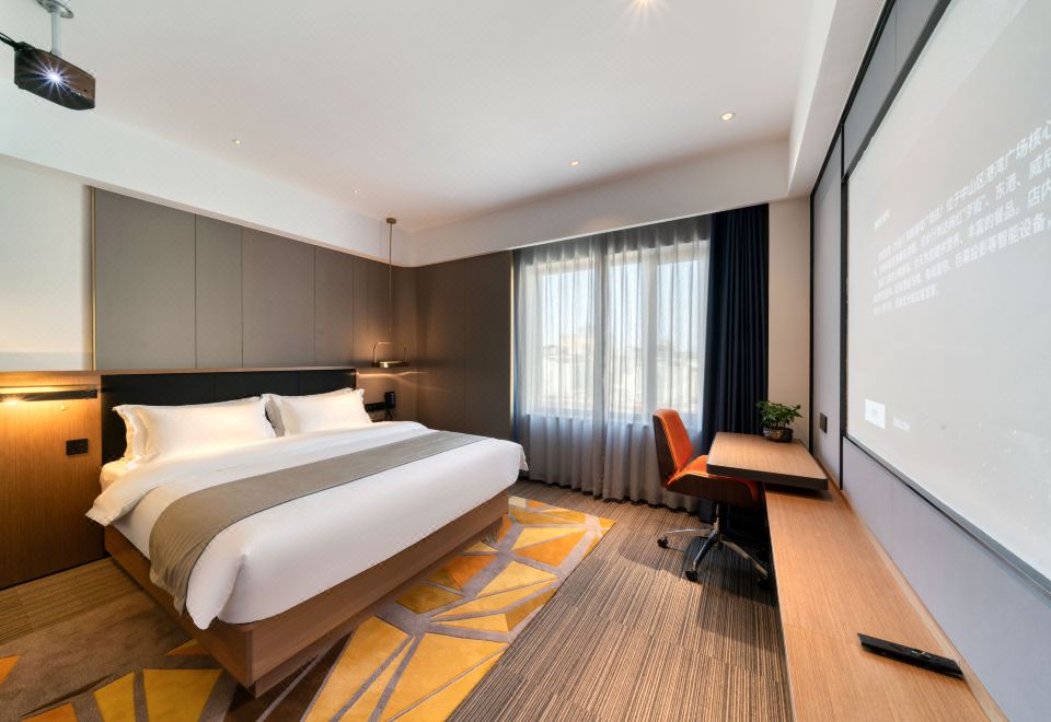 巨幕觀影豪華大床房（極米百寸1080P投影+智能馬桶+小冰箱）