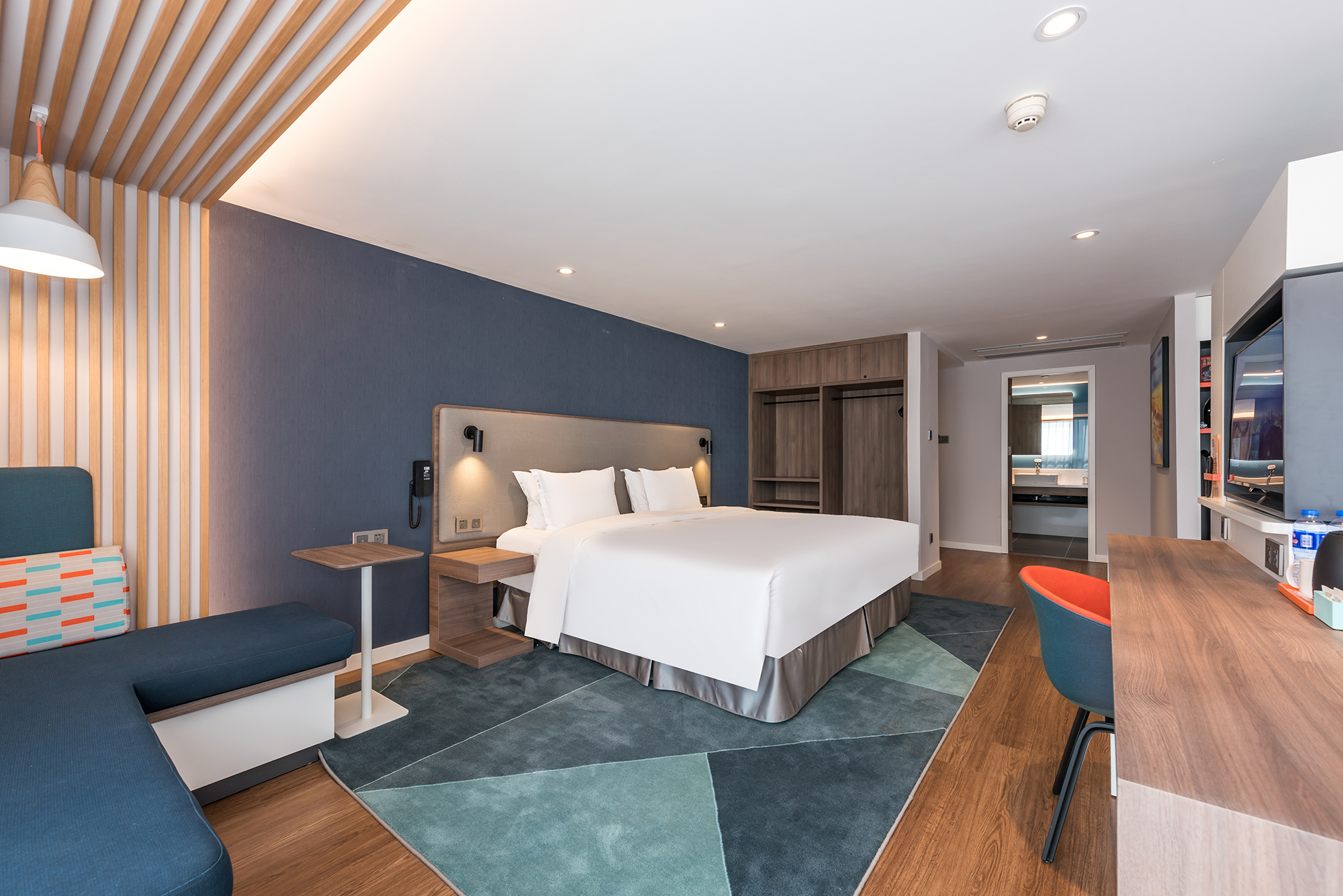 智選商務套房（旋轉電視+全景落地窗）