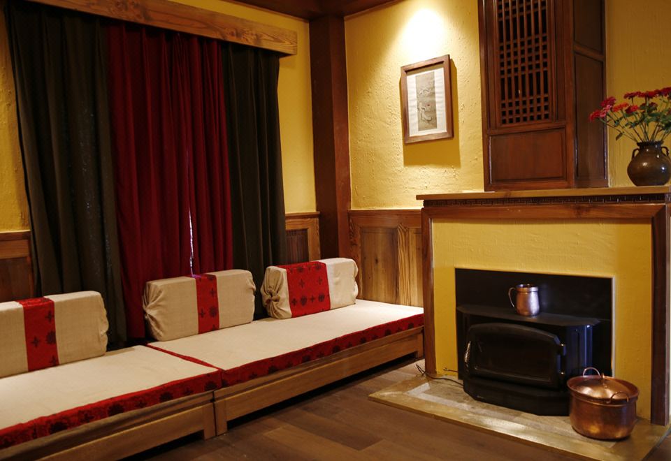 Songtsam Shangri-la LinkaDeluxe Family Suite - 3-Bedroom