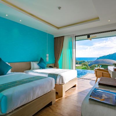 Deluxe Room with Sea View and Pool Access