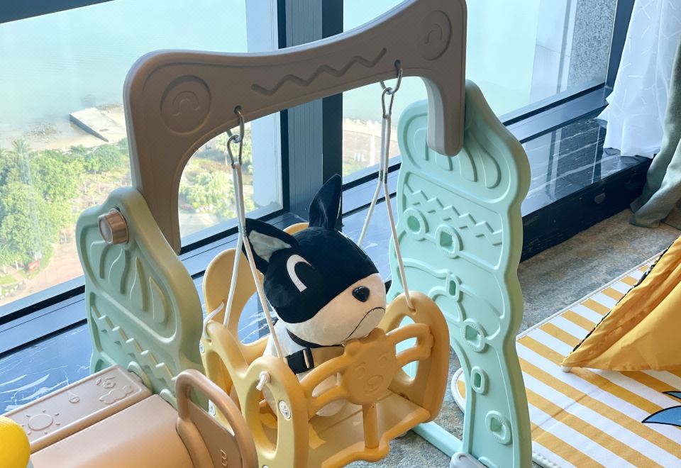 盼酷小黄鸭亲子主题至尊海景双床房