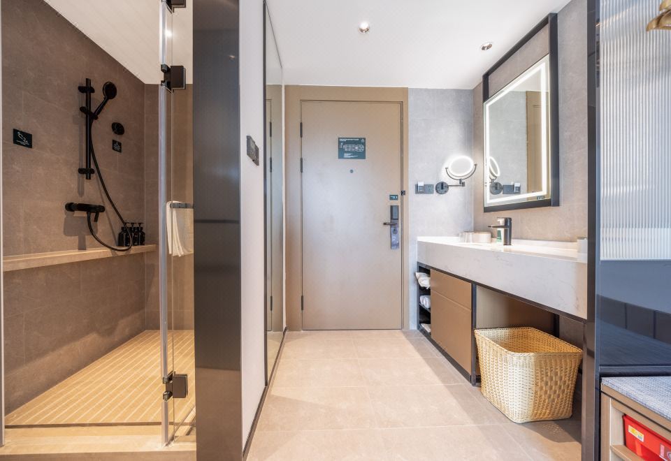 行政大床房（电视投屏+护颈记忆枕）