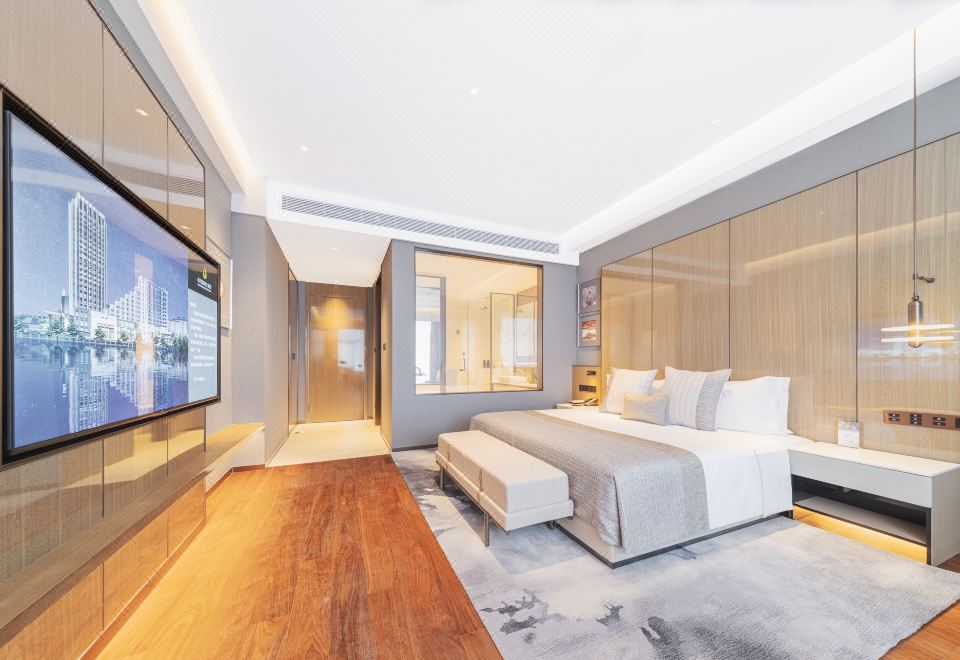 Deluxe Queen Room