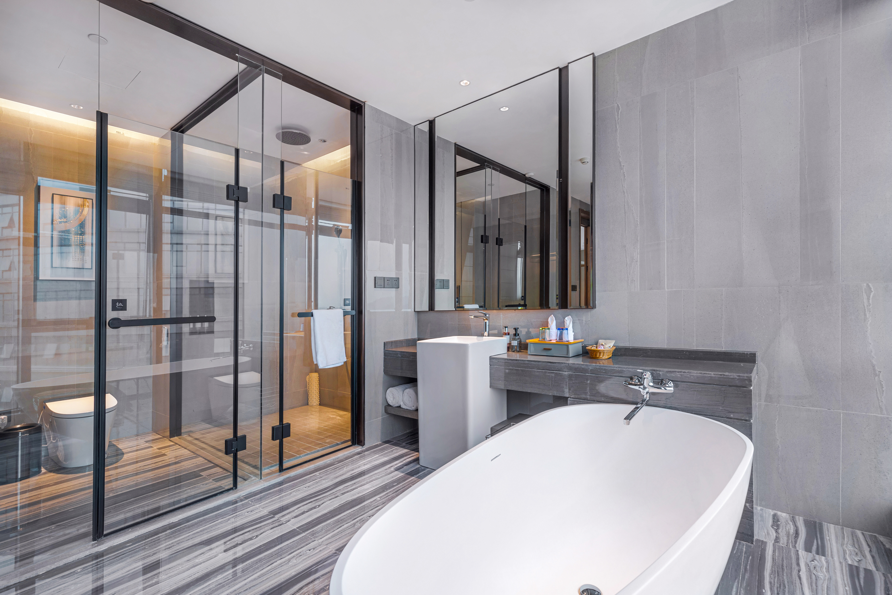 豪华景观大床房（小度客控+圆形浴缸+智能恒温马桶）