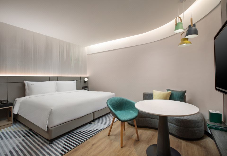 Holiday Inn Shanghai Nanjing RoadSuperior Queen Room