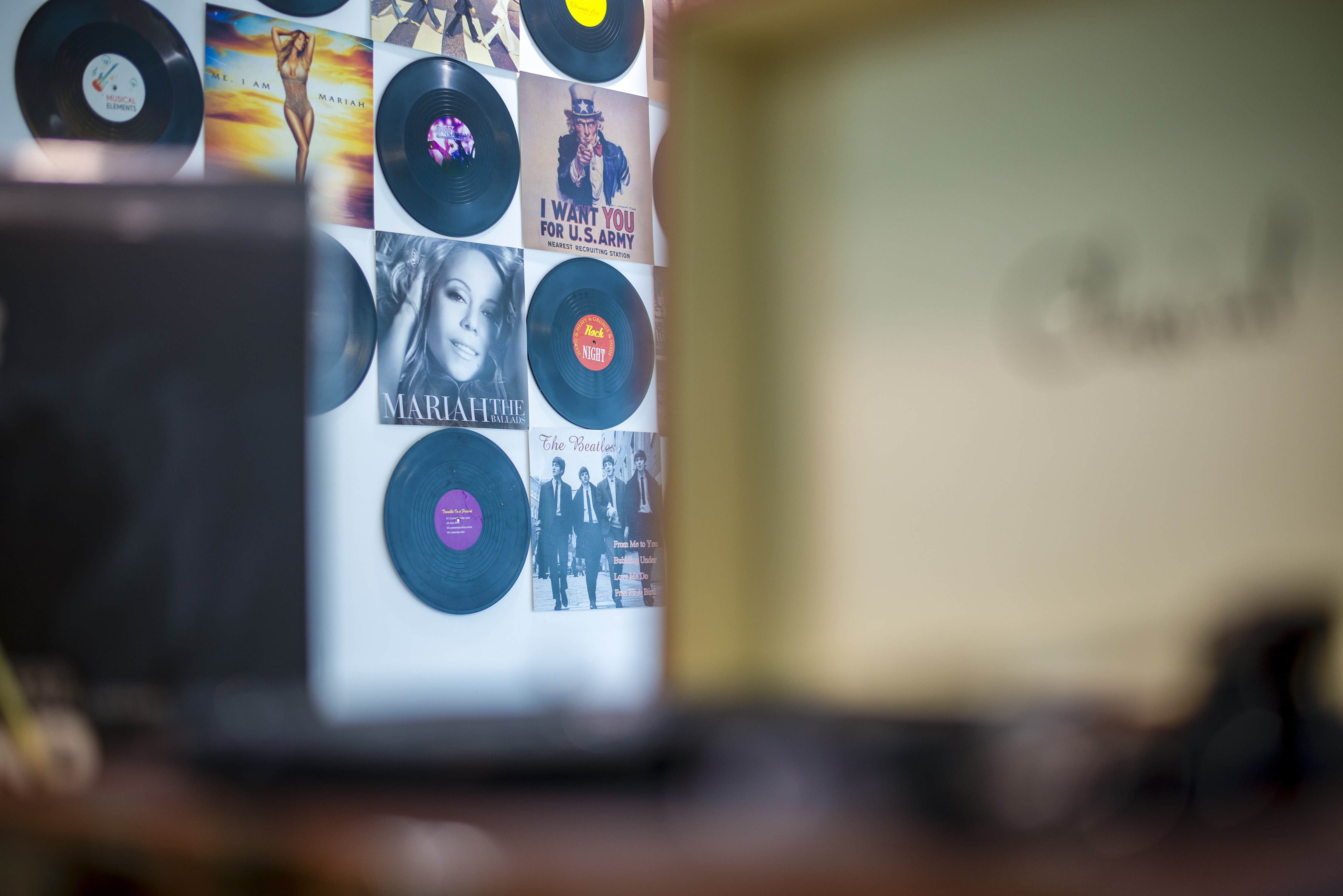 慢慢-黑胶主题家庭房