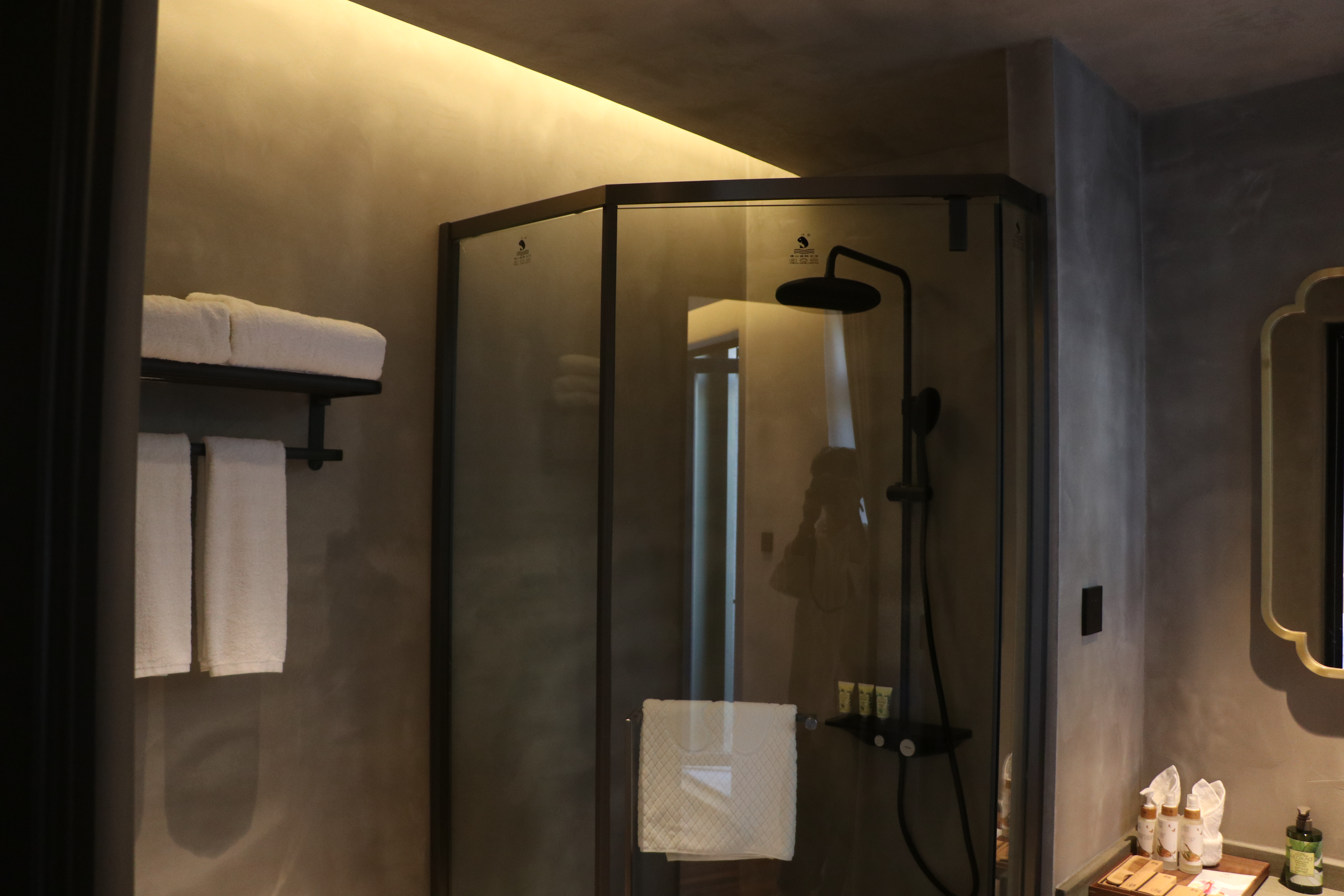 露台投影大床房（100寸高清投影+手机智能客控+迷你冰箱+智能马桶）