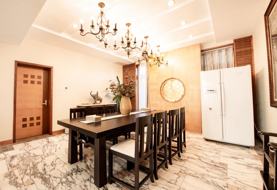 白宫（私人KTV+泳池+独立厨衞+汤泉泡池）