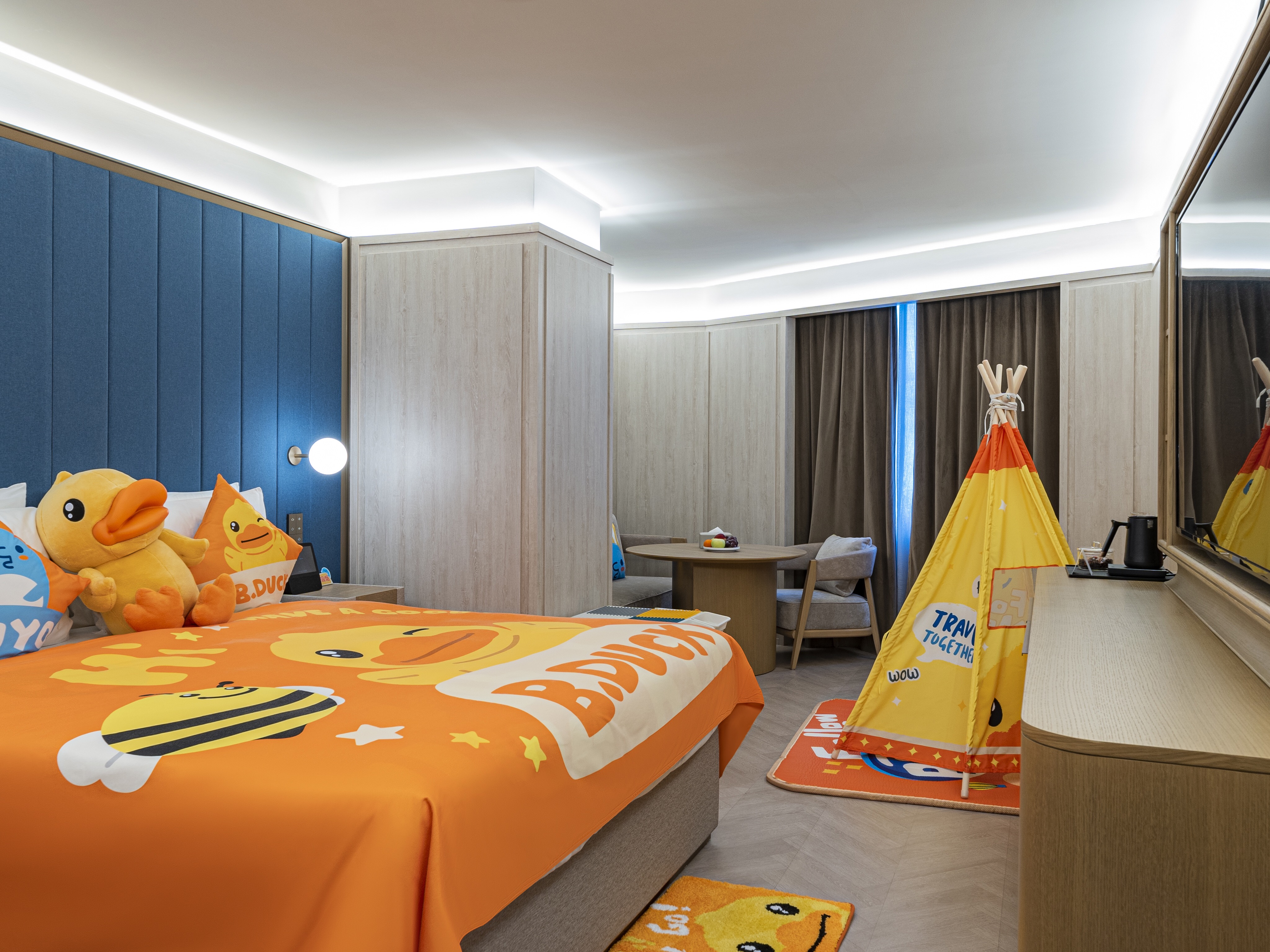 豪华亲子房 （智能客控+小冰箱+65寸投屏电视+零压床垫）