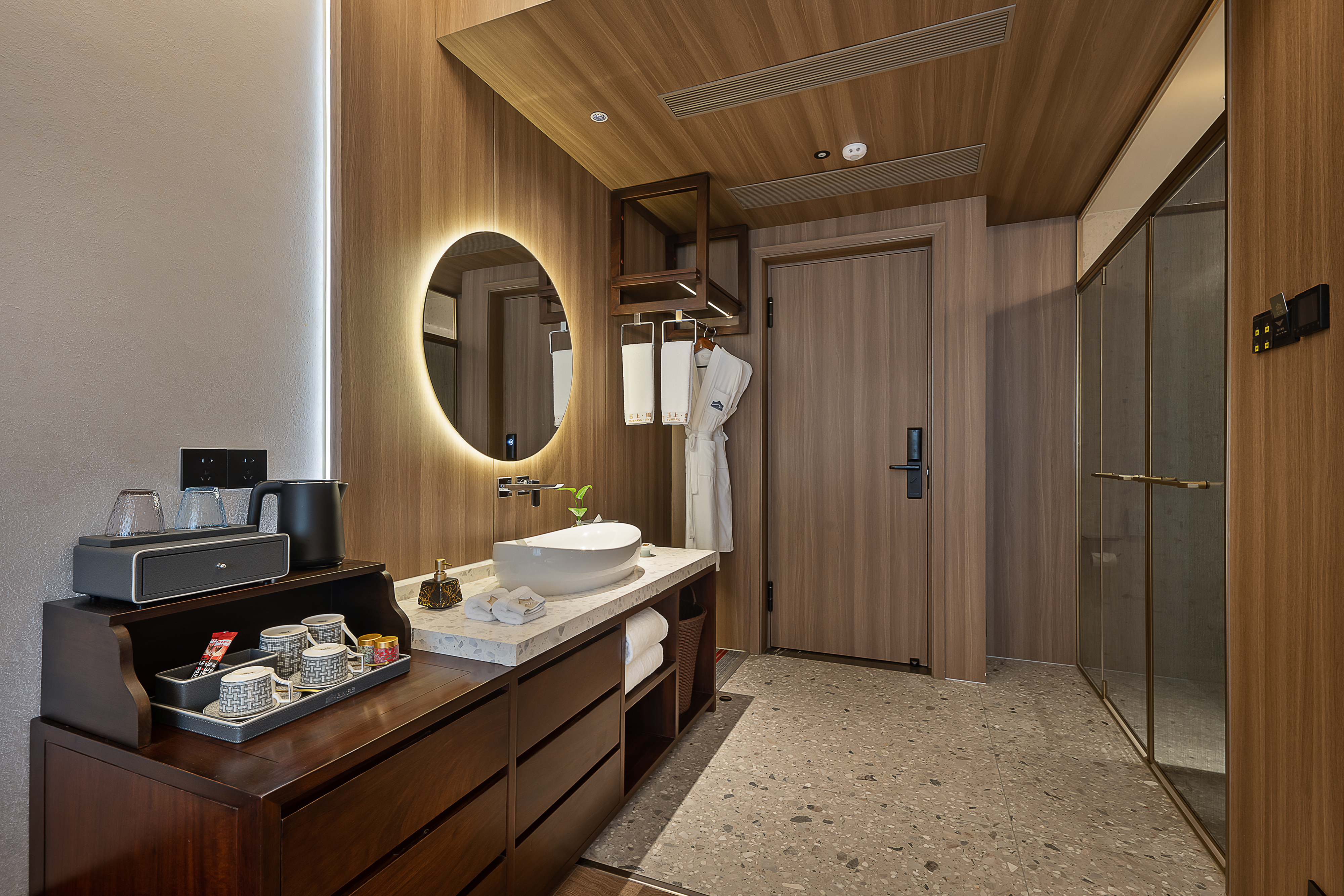 玉缘-轻奢大床房（乳胶床垫+高清影视+办公书桌）