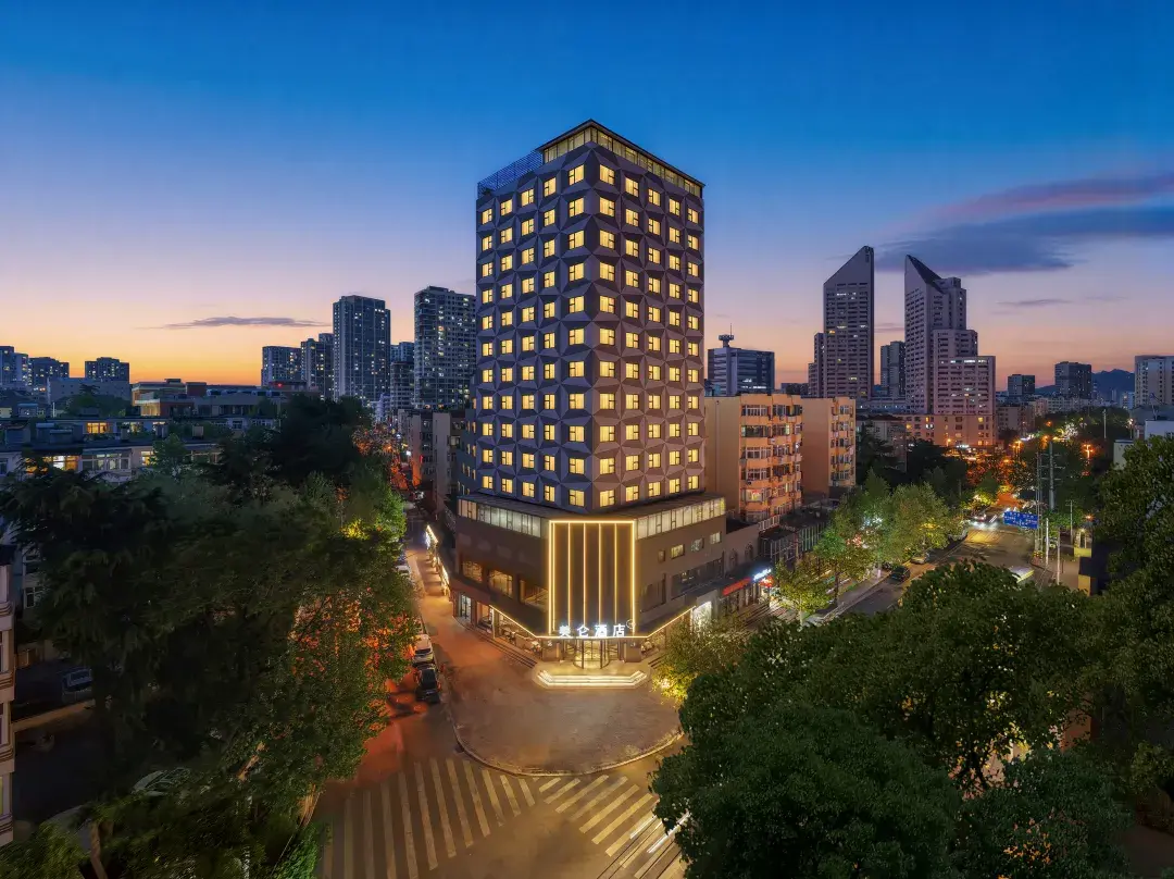 Qingdao May Fourth Square Mixc Madison Hotel - Qingdao