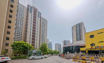 Bailuhai Apartment (Qingdao May Fourth Square Qingdao University Branch)