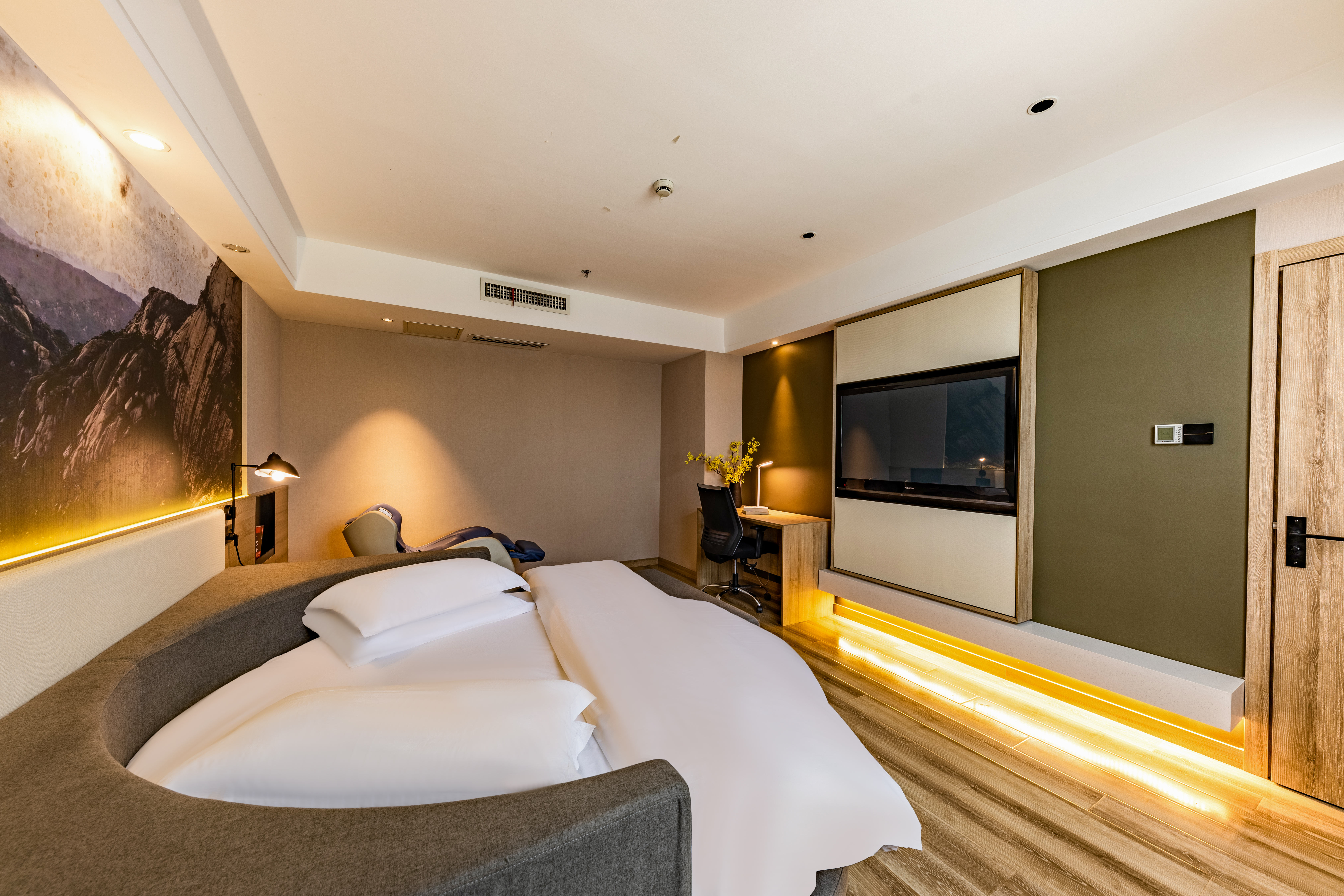 武丨豪華套房（獨立會客區+智能按摩椅）