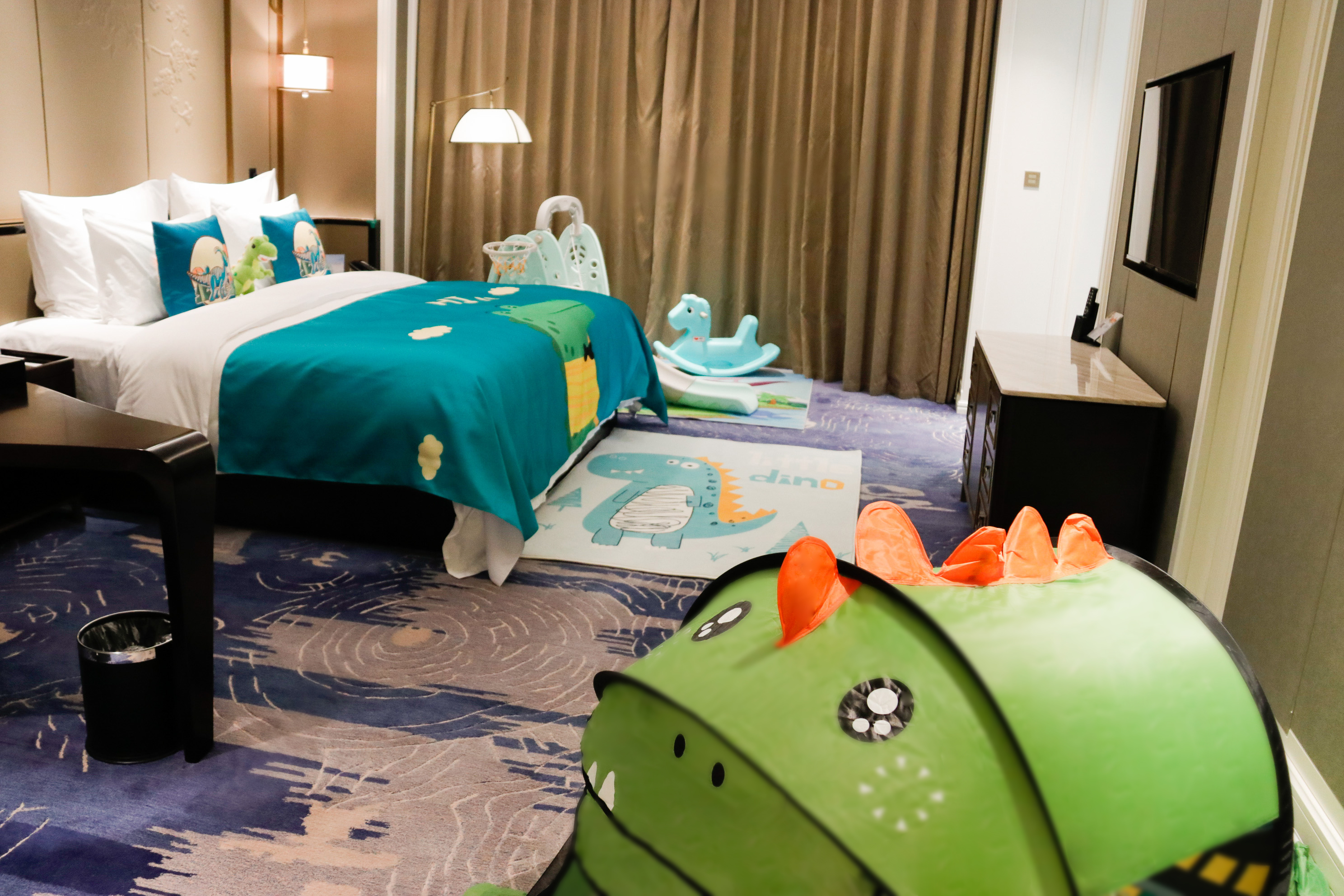 霸王龙亲子主题大床房