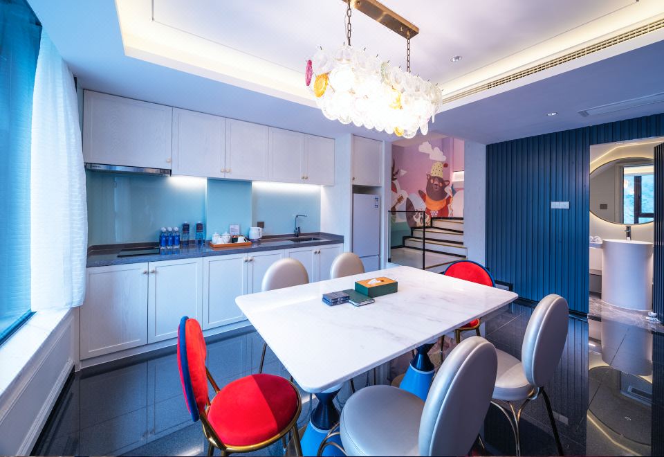 Conny's Home Three-Bedroom Duplex Townhouse