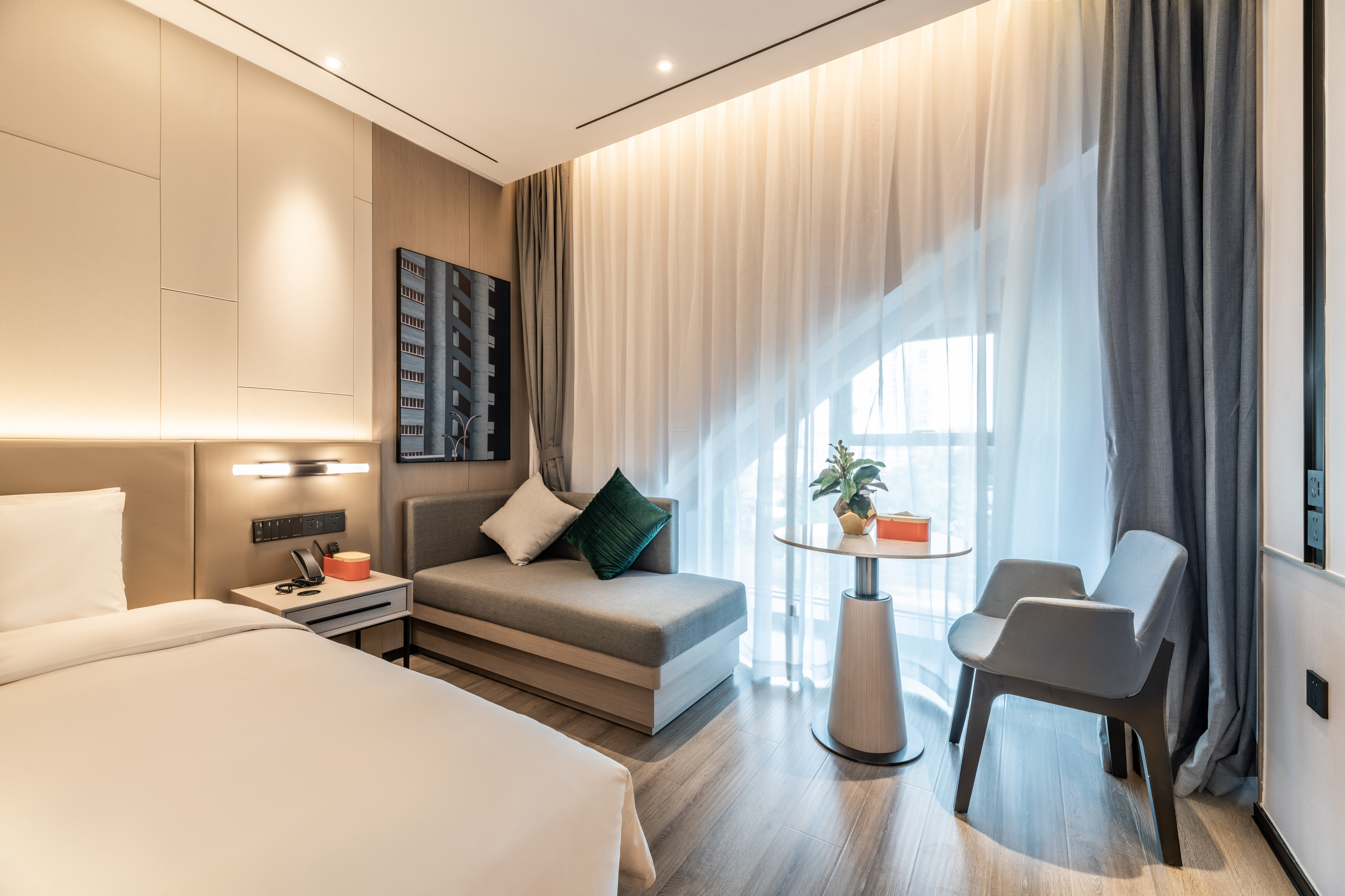 高级大床房（投屏电视+顶喷花洒）