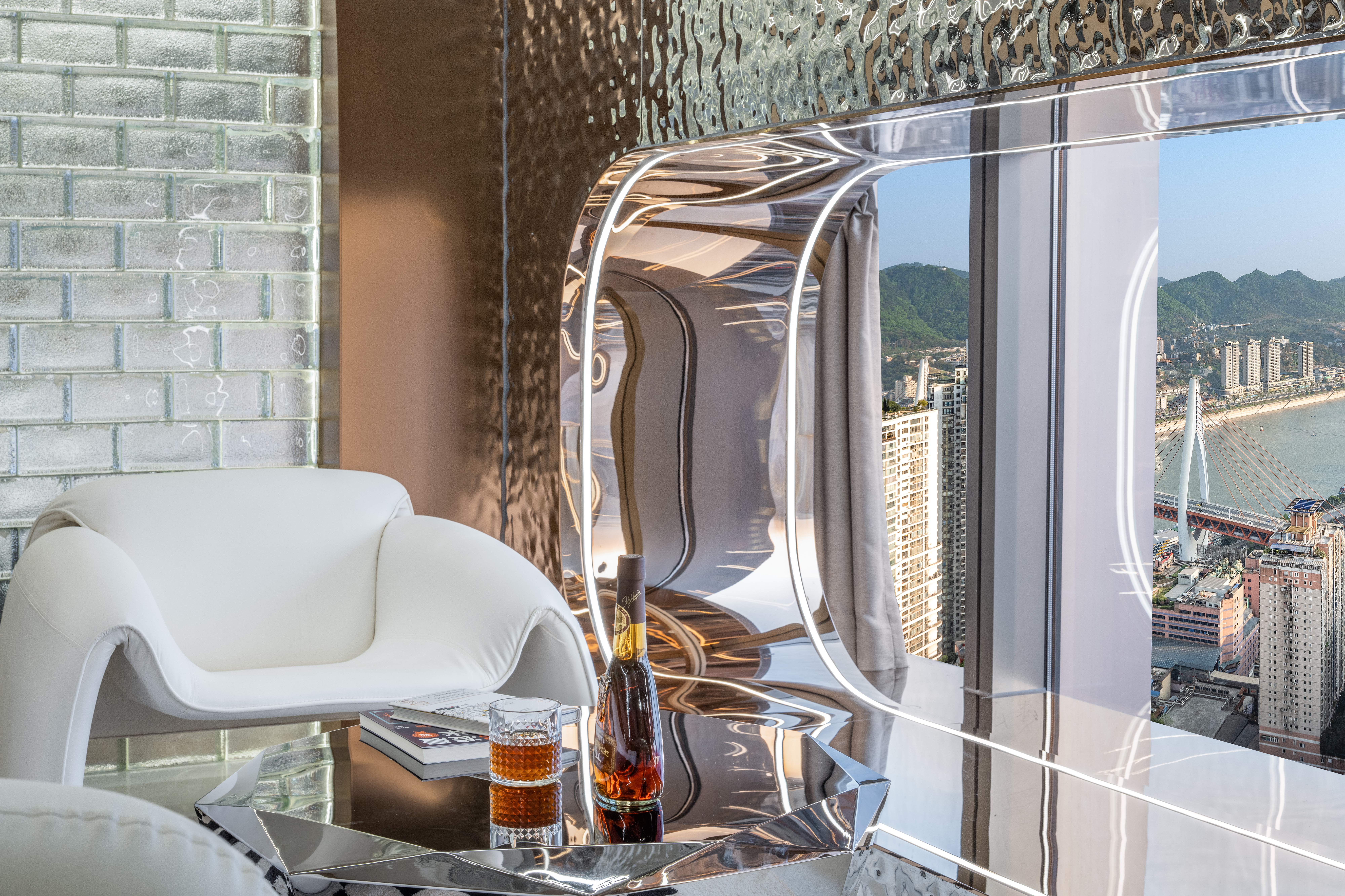 太空舱.270度江景套房