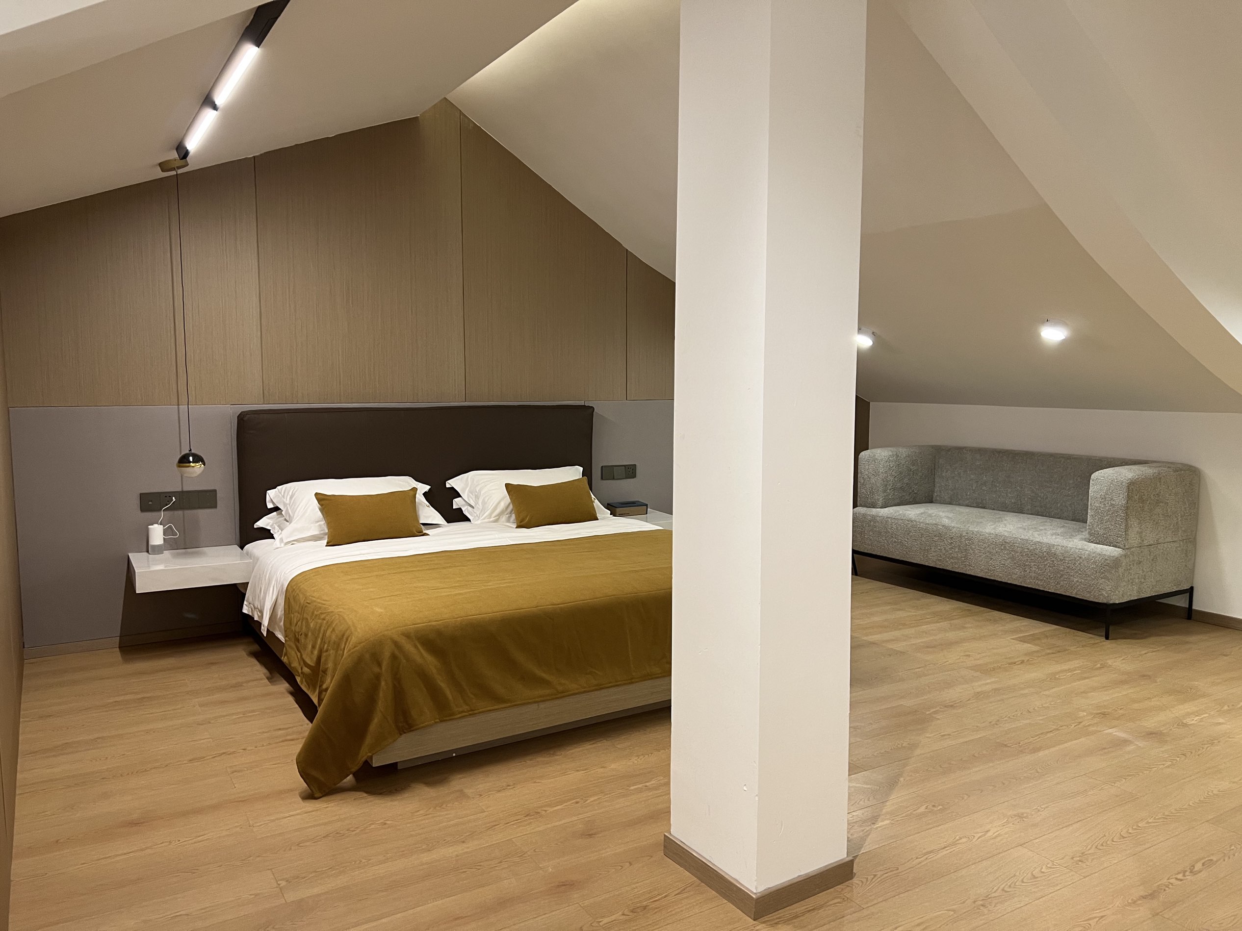 两室一厅河景泡池loft套房