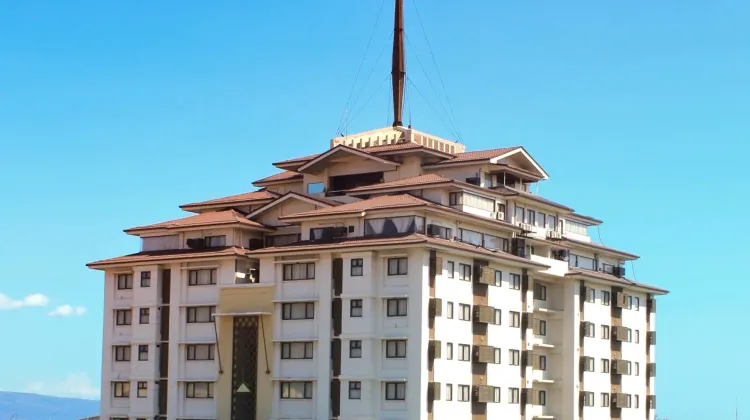 The Pinnacle Hotel and Suites 外観