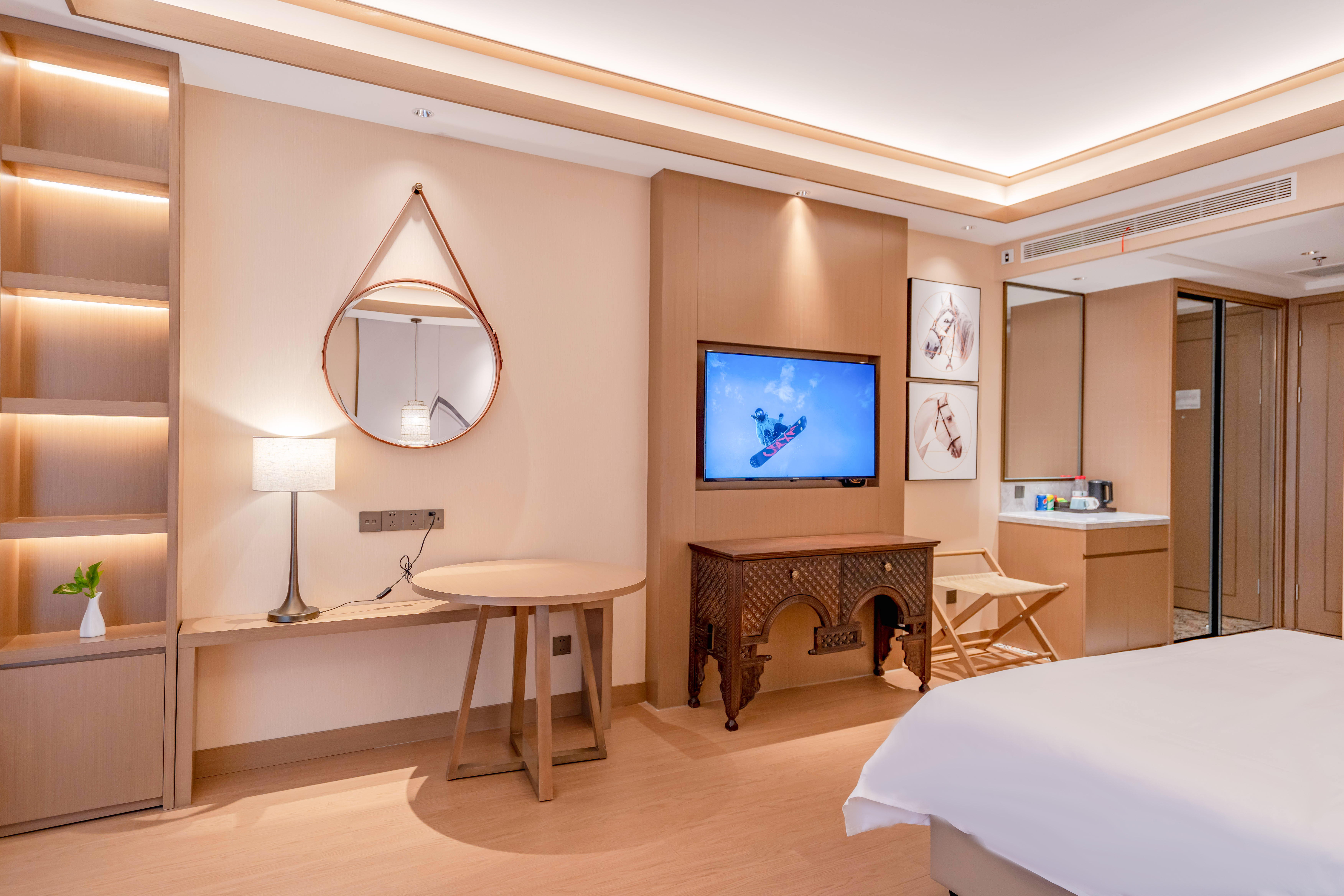 高级大床房（加湿器+金可儿舒睡床品+小冰箱）