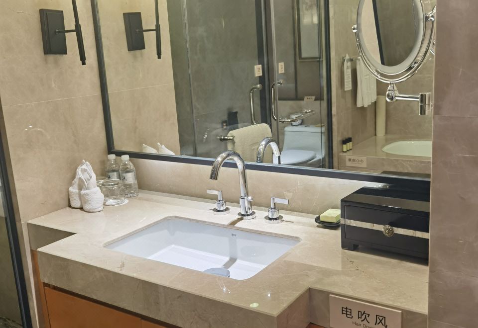 Wenlv Jiuhua International HotelDeluxe King Room