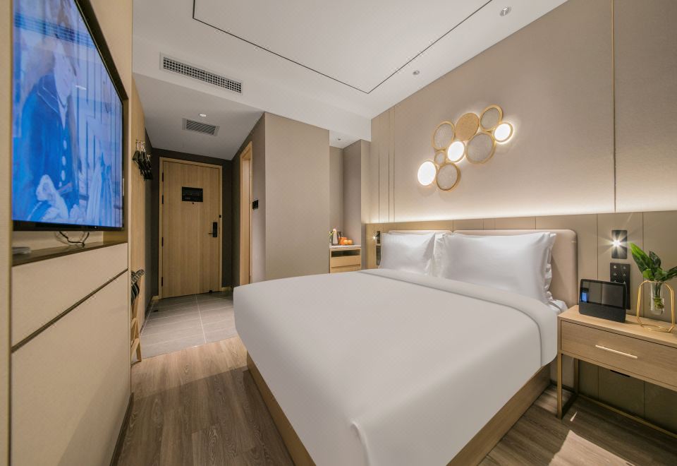 大床房（小冰箱+智能客控+手机投屏）