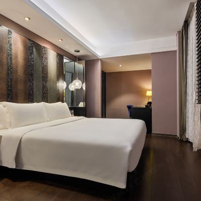 高級大床房（手機投屏+迷你吧） 桔子水晶上海北外灘酒店優惠