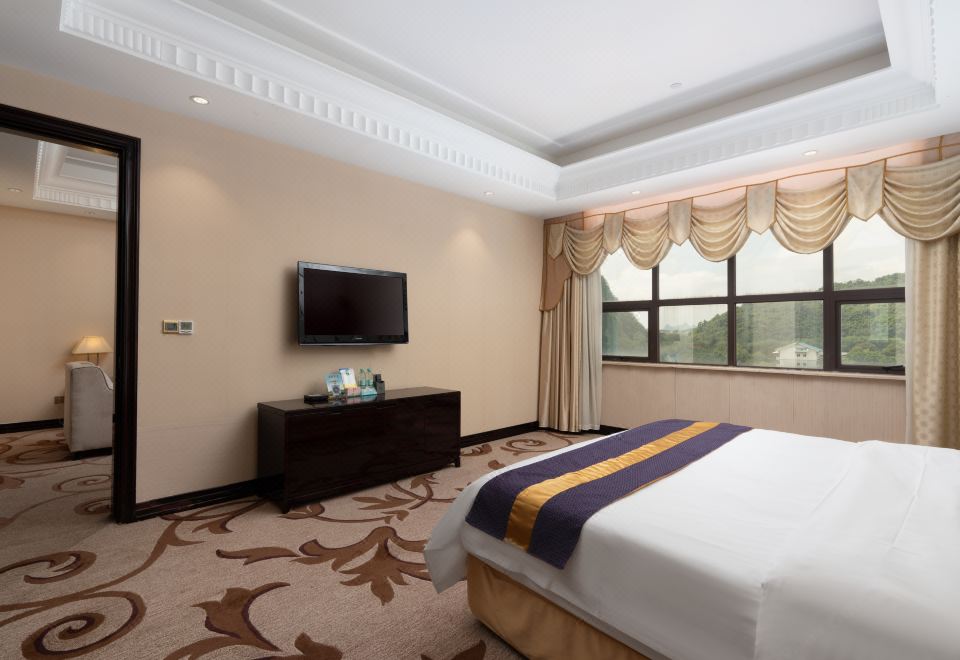 桂系行政大套房+一房一厅+办公桌椅+安睡床垫+解压泡浴