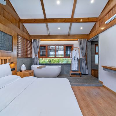 春秋丨古城全景大床房（金可兒床墊+全屋智能+巨幕投影） 麗江尋隱觀景客棧（大水車店）優惠