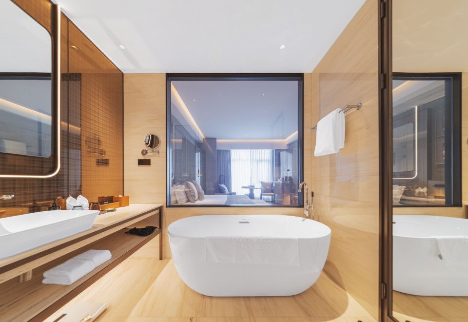 Deluxe Queen Room