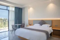 Dongxing Wanwei Langyuji Hotel (Golden Beach on Wanwei Island)