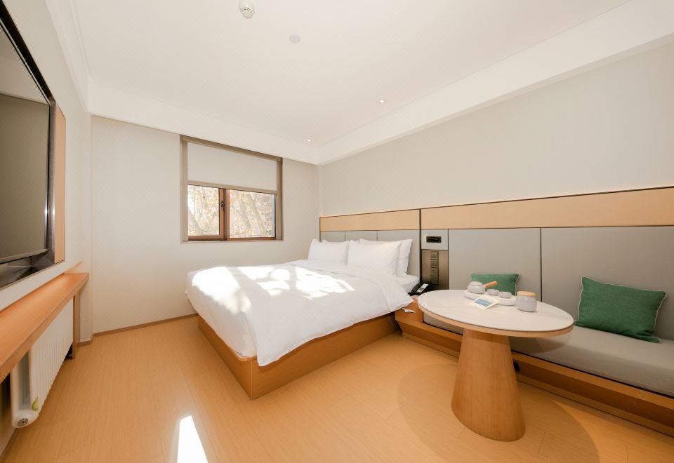 舒压大床房（65寸电视投屏+独立空调+零压枕头）