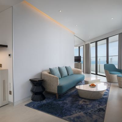 Executive Suite - Corner Room - Ocean View - Executive Lounge Access